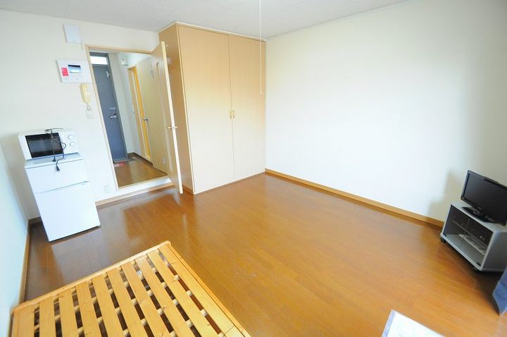 レオパレスKOIZUMIーⅠ201の居間