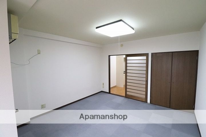 グランデ大山の居間