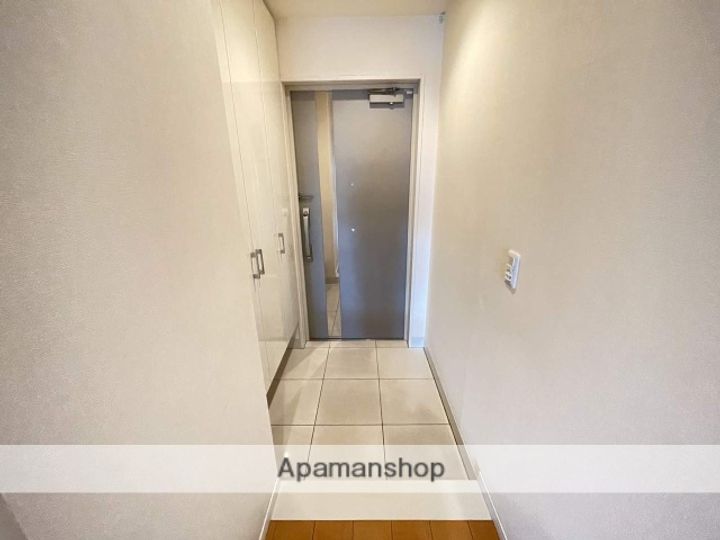 サーパス根塚町の玄関