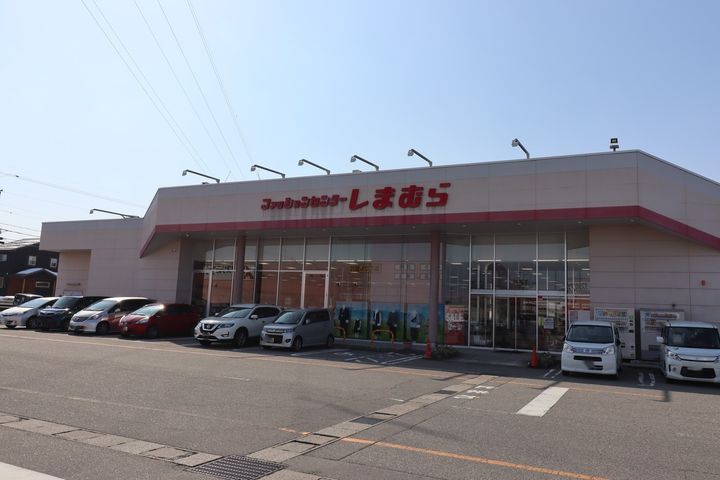グラン・ダイナⅠの周辺