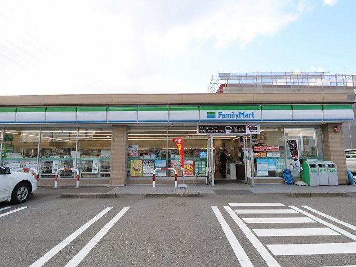 ロイヤルガーデン B棟の周辺