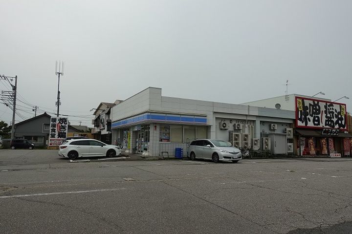 トマトクラブの周辺