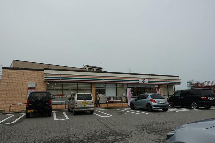 トマトクラブの周辺