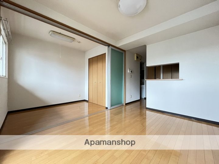 駅南コーポラスの居間