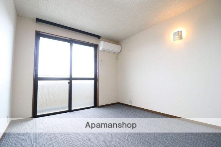 リッシェル駅南306の居間