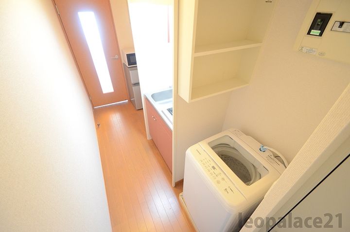 レオパレスらくしん103の玄関