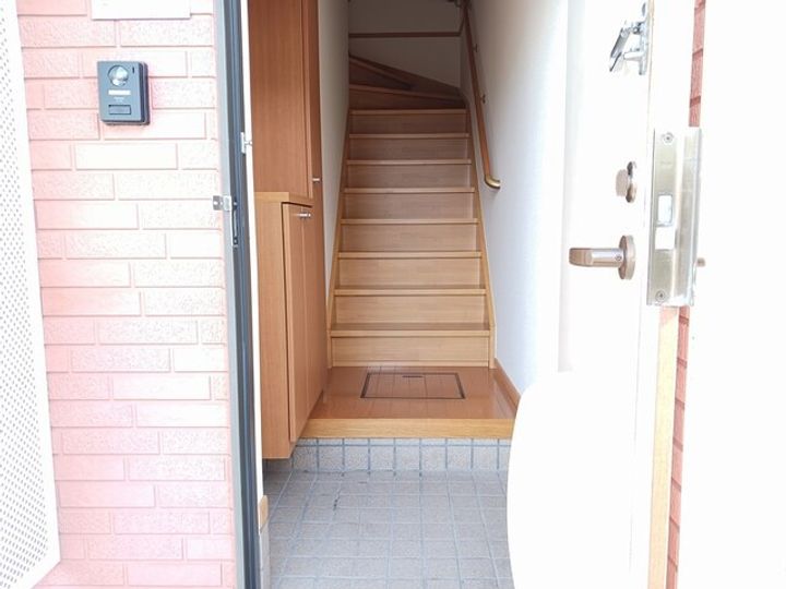 プール・トゥジュールCの玄関