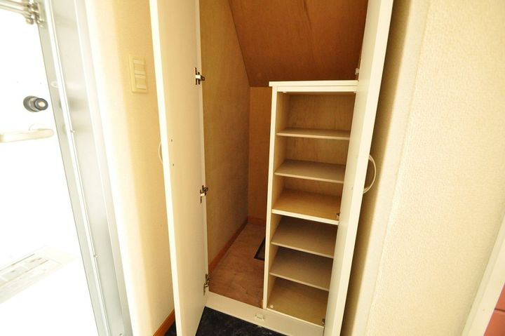 レオパレス東海204の玄関