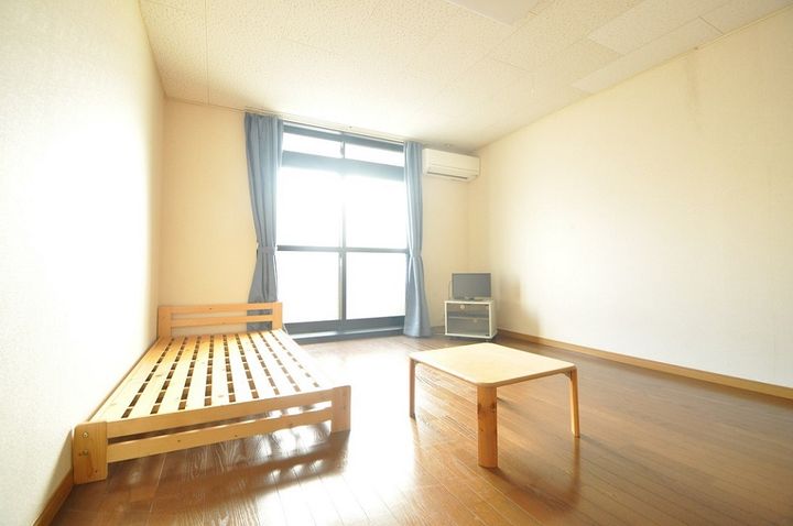 レオパレス藤の木台102の居間