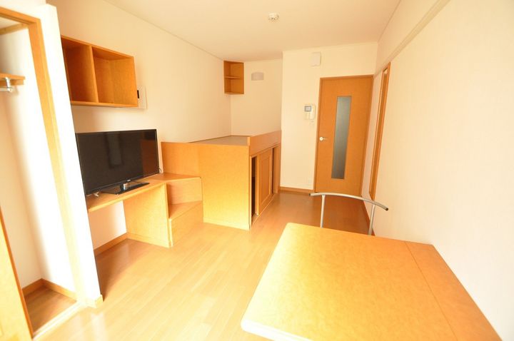 レオパレスメゾンエトワール203の居間