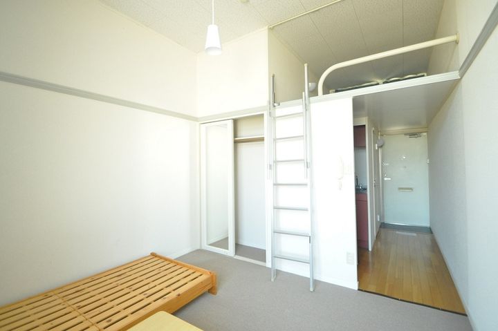 レオパレスエム207の居間