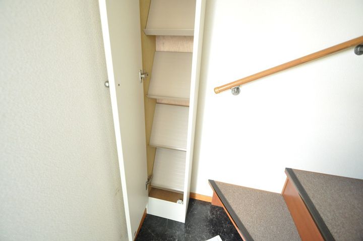 レオパレスはるか204の玄関