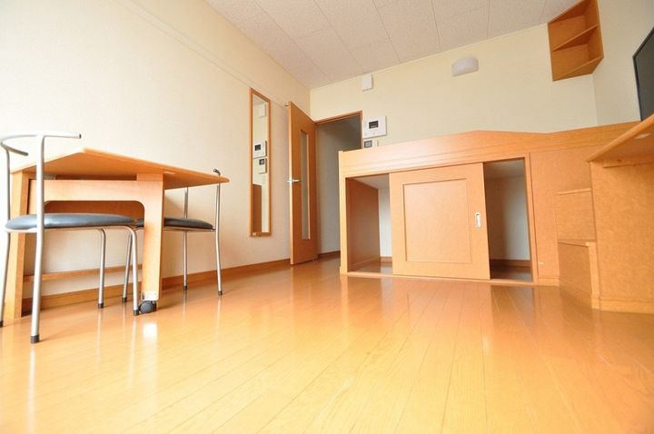 レオパレスひかり210の居間