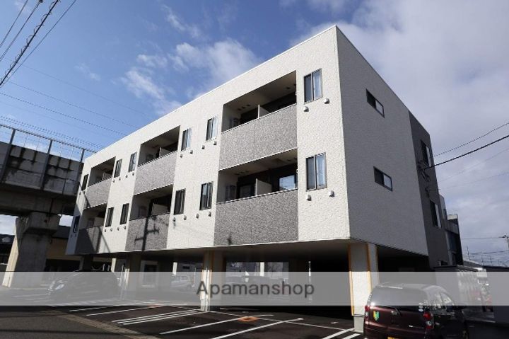 プリズム赤祖父305の外観