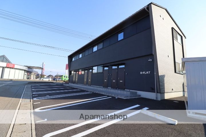 富山県砺波市栄町の賃貸アパート203の外観