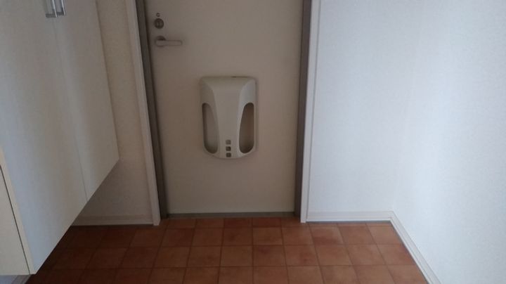 リビングタウン堀川町 A棟の玄関
