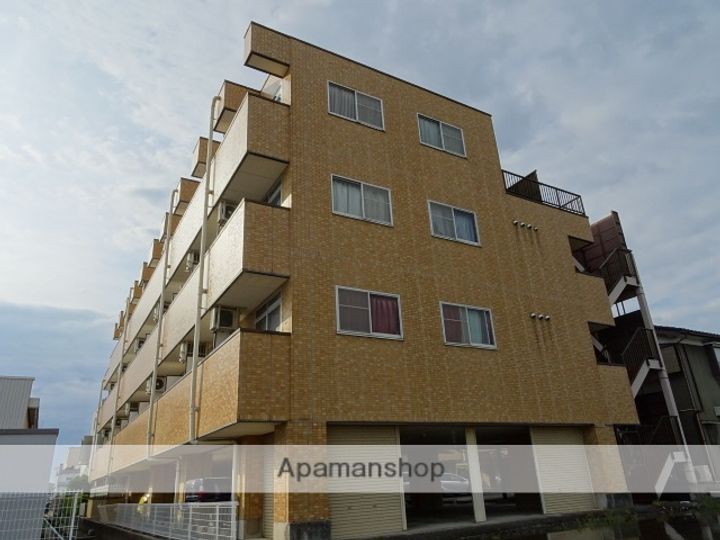 富山県富山市今泉の賃貸マンションの外観