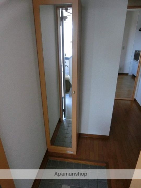 富山県富山市藤の木台3丁目の賃貸アパートの玄関