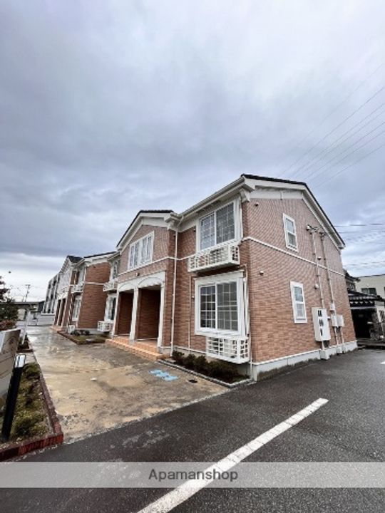富山県富山市天正寺の賃貸アパートの外観