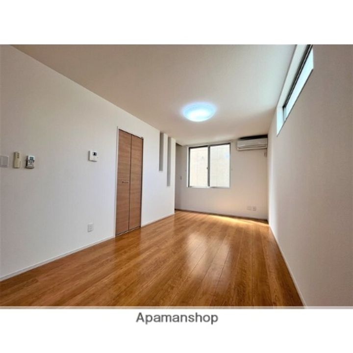 富山県富山市有沢の賃貸アパートの居間