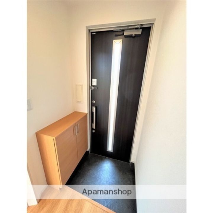 富山県富山市有沢の賃貸アパートの玄関