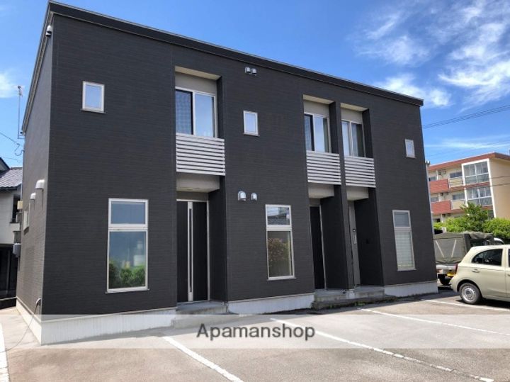 富山県富山市有沢の賃貸アパートの外観