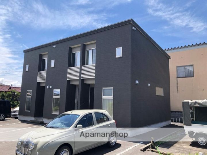 富山県富山市有沢の賃貸アパートの外観