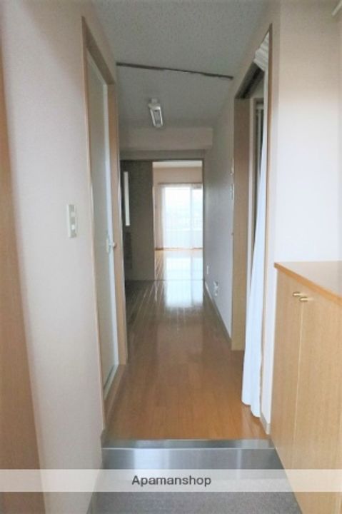 富山県富山市婦中町下轡田の賃貸マンションの玄関