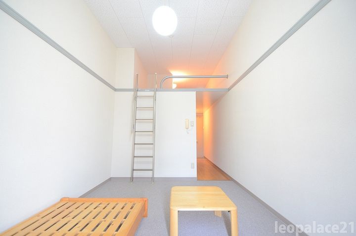 レオパレス椎ノ木台Ⅱ110の居間