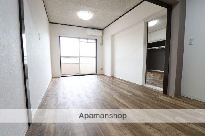 レジデンスミキオの居間