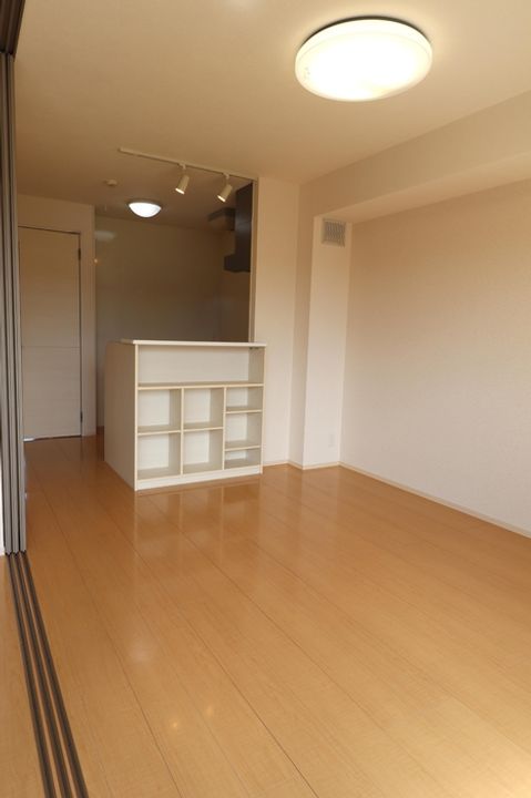 ジュネス一本木 A棟202の居間