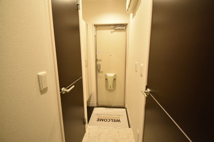 アルタイル藤ノ木の玄関