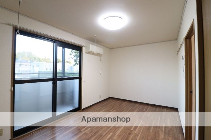 イゾラベラ呉羽の居間