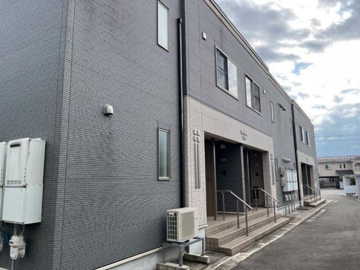 ヒューマックス中冨居の外観