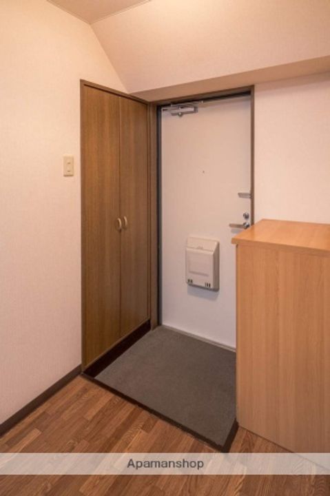 ルイーネ東黒牧210の玄関