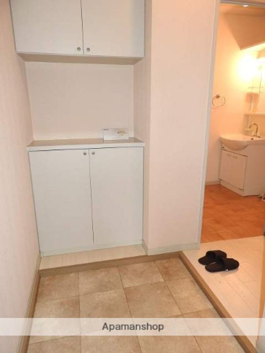 フレグランス上小泉東館の玄関