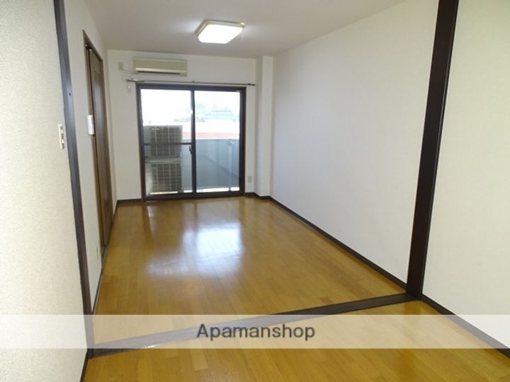 ネオサイト・タカムラ A棟の居間