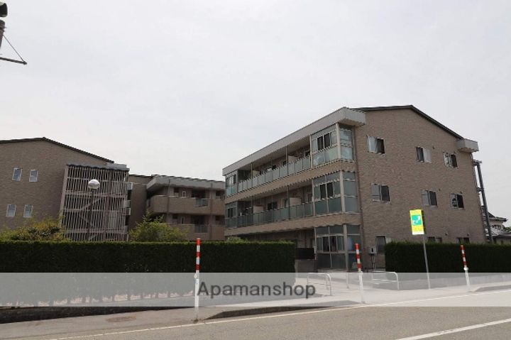 富山県黒部市立野の賃貸マンション302の外観