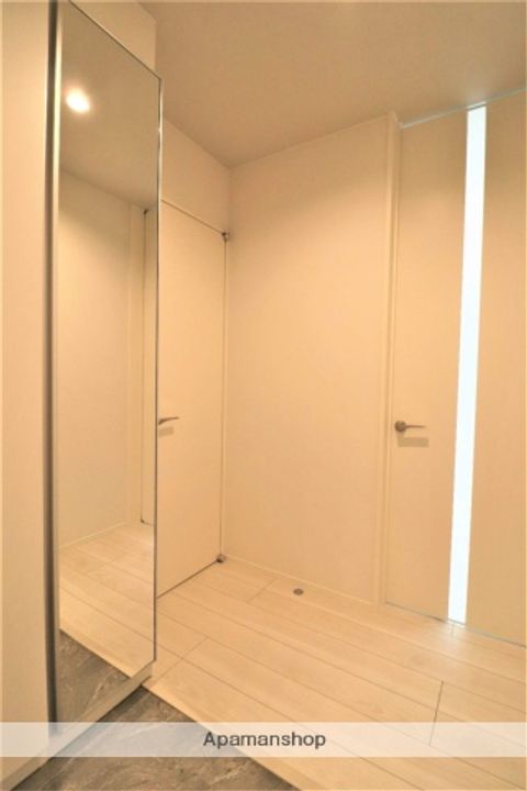 NEO SQUARE Ⅵ103の玄関