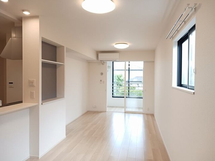 シャトー ソレイユ Ⅱ Bの居間