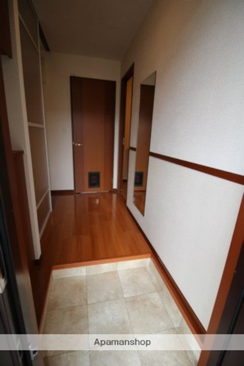 ヴィラ タンネ TAKAOKAの玄関