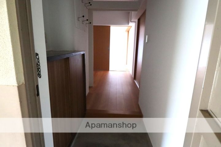 クローネ太閤山C棟302の玄関