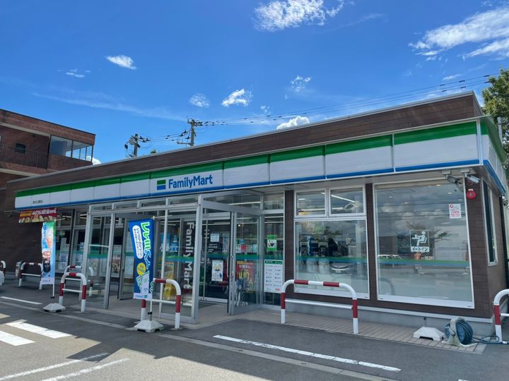 カーサ・メルベーユの周辺