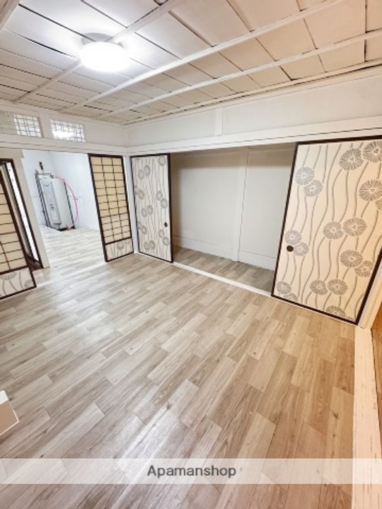 富山県射水市本町1丁目(一戸建)の賃貸物件戸建ての居間