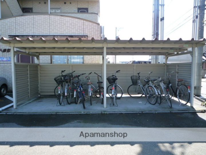 富山県富山市西田地方町3丁目の賃貸マンションの外観