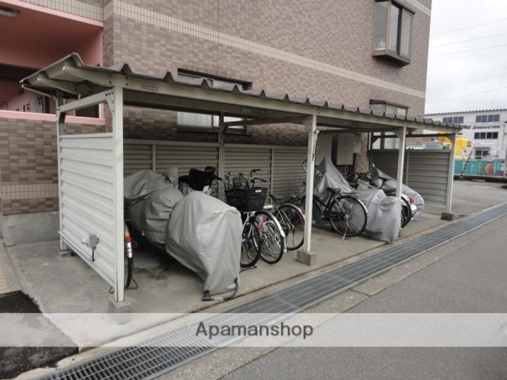 富山県富山市萩原の賃貸マンションの外観