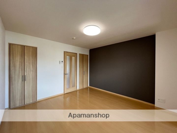 富山県富山市婦中町下轡田の賃貸マンションの内装