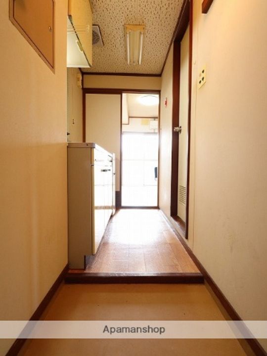 富山県富山市安養坊の賃貸マンションの玄関