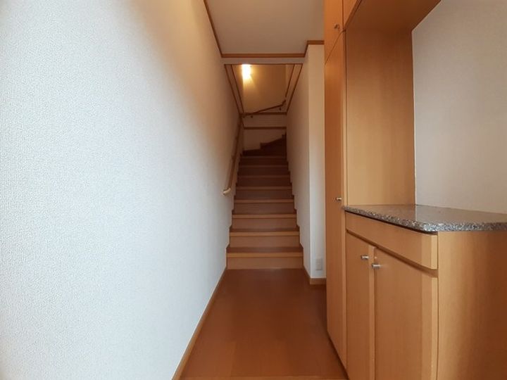 ノイ・フロイデBの玄関