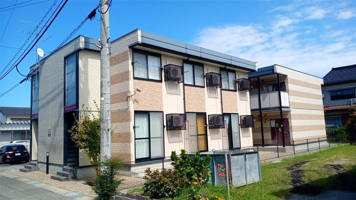 レオパレス東新庄207の外観